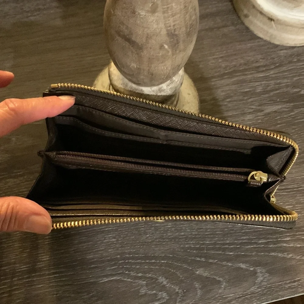 Authentic  Signature Coach Wallet NWOT - Picture 3 of 10